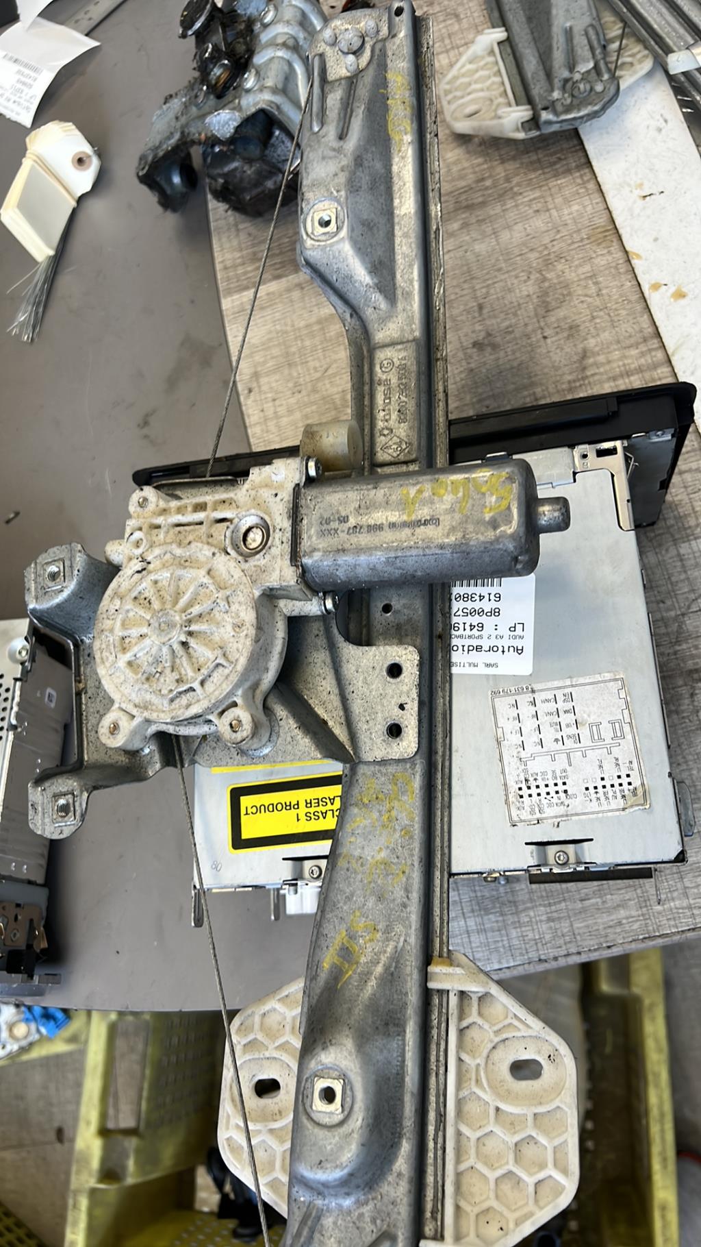 Alzacristalli elettrico posteriore sinistro RENAULT CLIO 2 PHASE 2 Diésel - 1