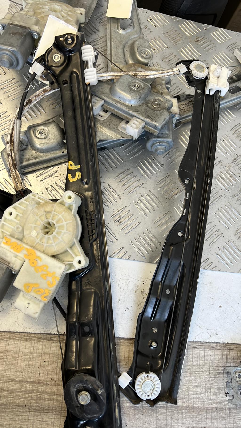 Alzacristalli elettrico posteriore sinistro PEUGEOT 308 2 PHASE 1 Diésel - 1