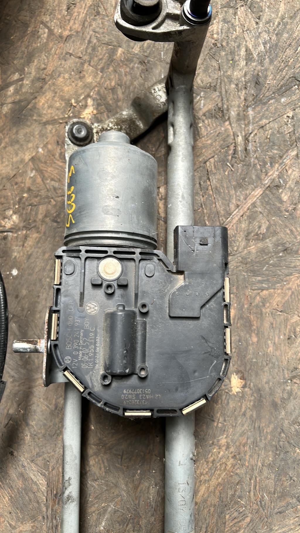 Motore tergicristallo anteriore VOLKSWAGEN JETTA 3  - 1