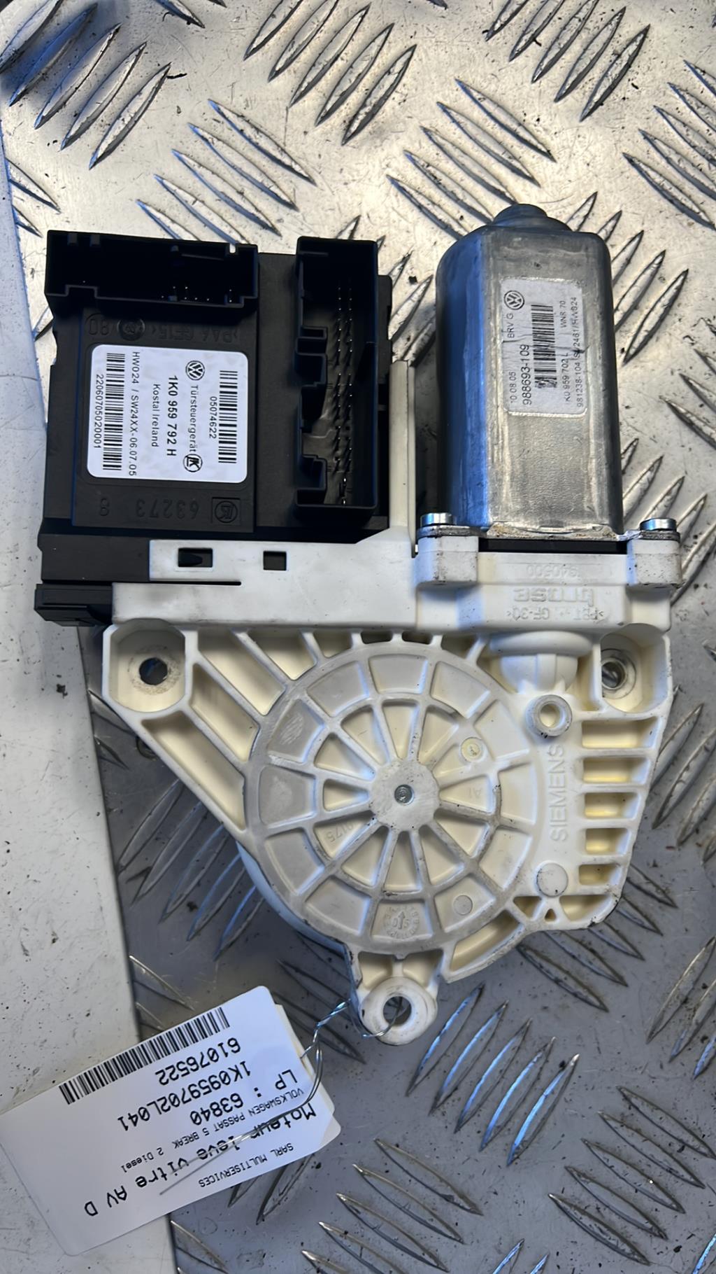 Motore alzacristalli anteriore destro VOLKSWAGEN PASSAT 5 BREAK Diésel - 1