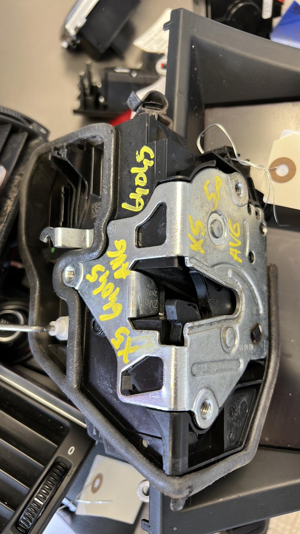 Serrure avant gauche BMW X5 E70 PHASE 2 Diesel - 1