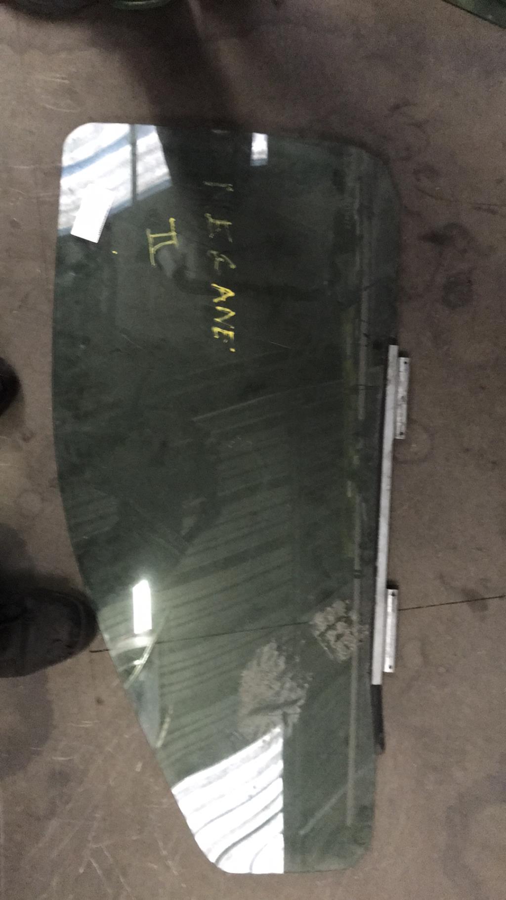 Vitre avant gauche RENAULT MEGANE 2 PHASE 1 Diesel - 1