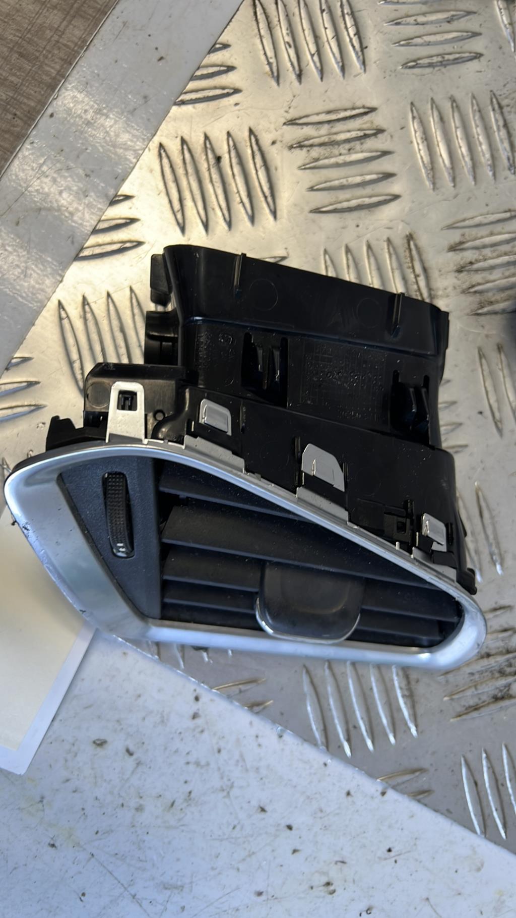Bocchetta aerazione cruscotto anteriore destra CITROEN C4 2 PHASE 1 Diésel - 1