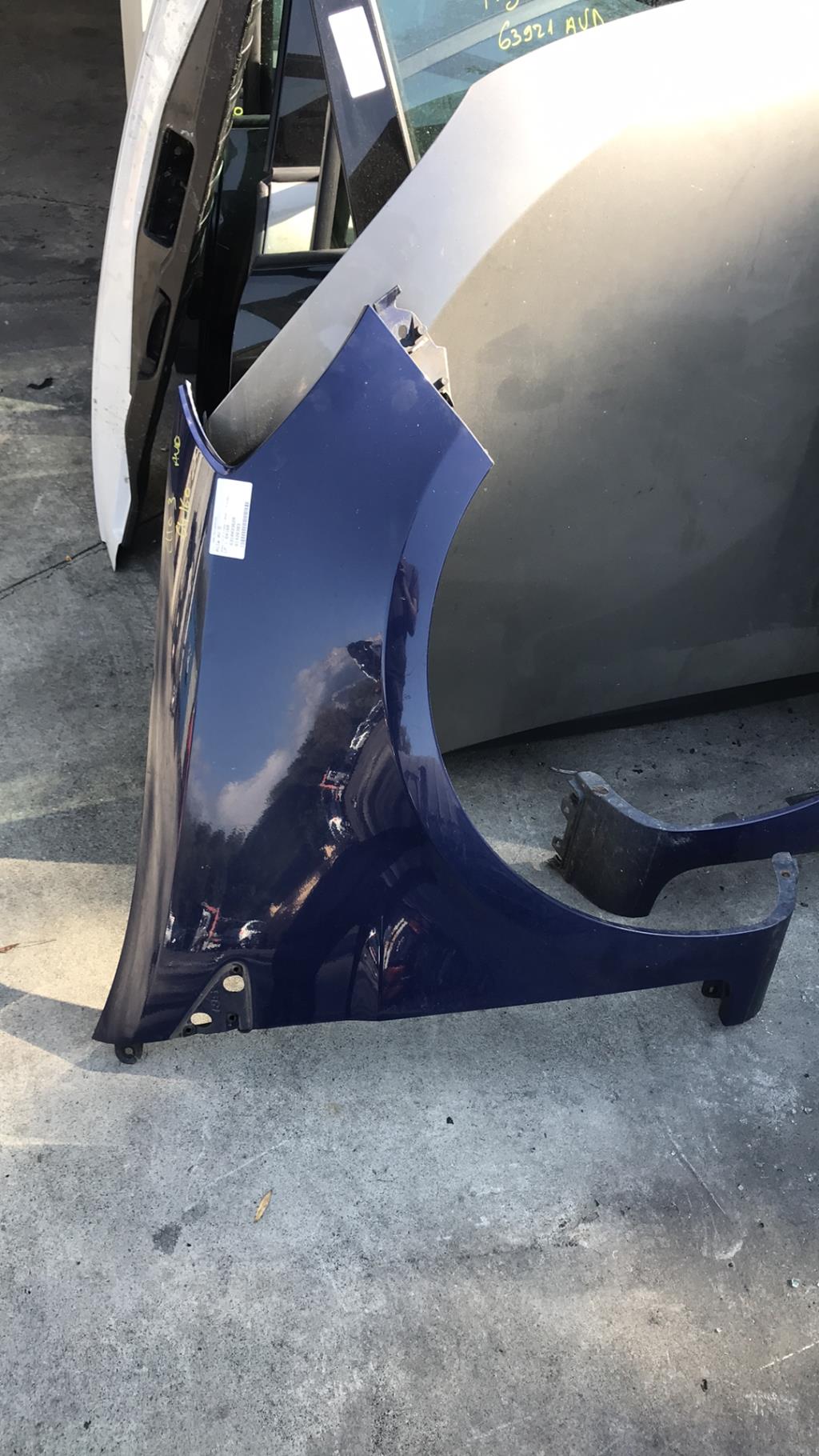 Parafango anteriore destro RENAULT CLIO 3 PHASE 1 BREAK Diésel - 1