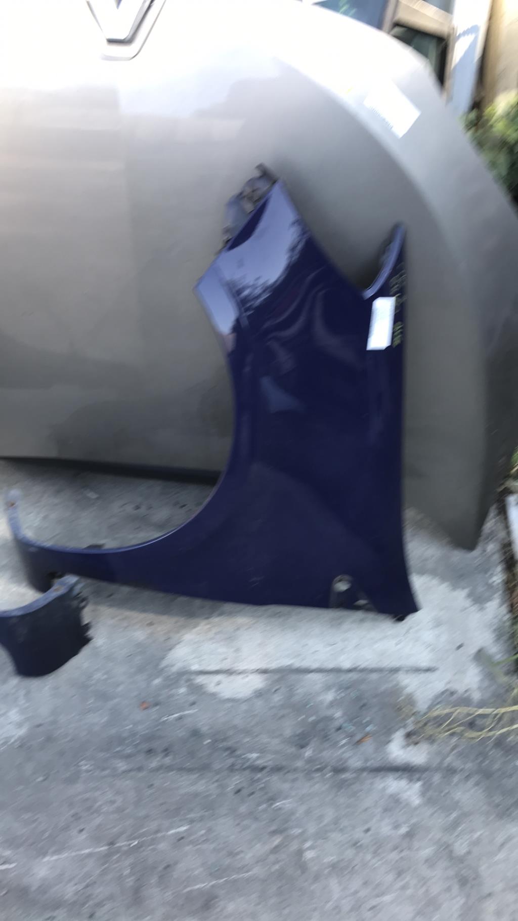 Parafango anteriore sinistro RENAULT CLIO 3 PHASE 1 BREAK Diésel - 1