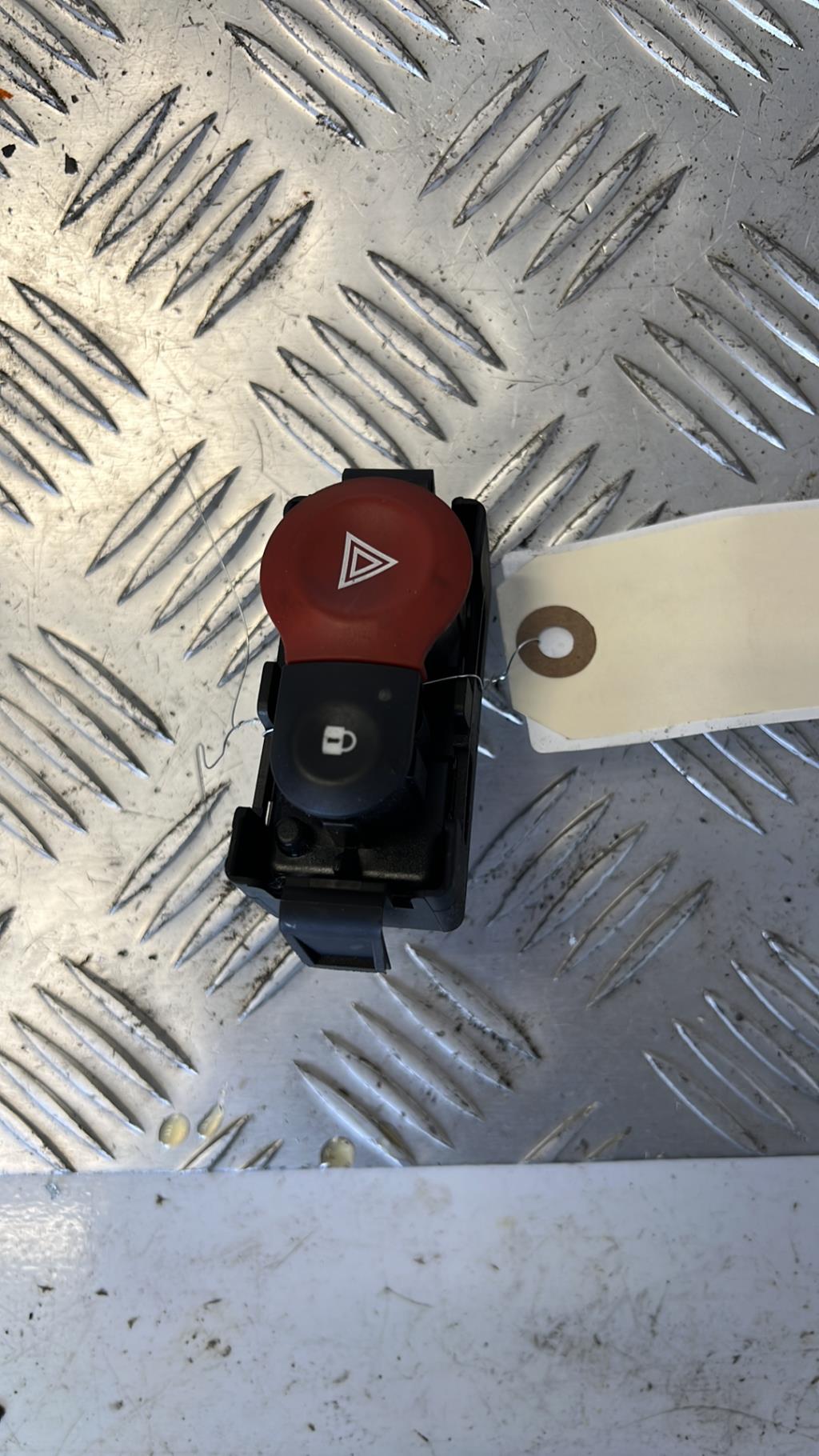 Bouton de warning RENAULT CLIO 2 PHASE 2 Diesel - 1