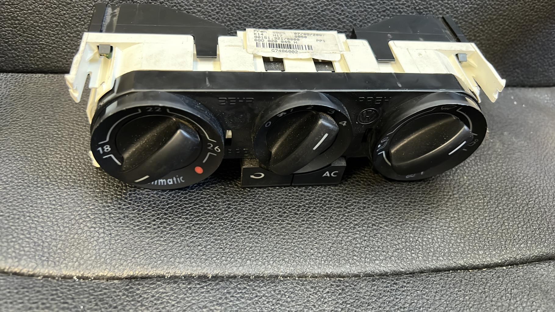 Commande chauffage VOLKSWAGEN POLO 4 PHASE 2 Essence - 1