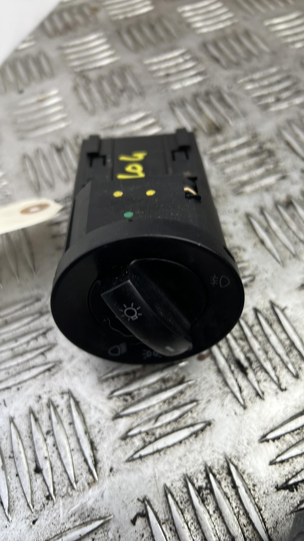 Commande de phare VOLKSWAGEN POLO 4 PHASE 2 Essence - 1