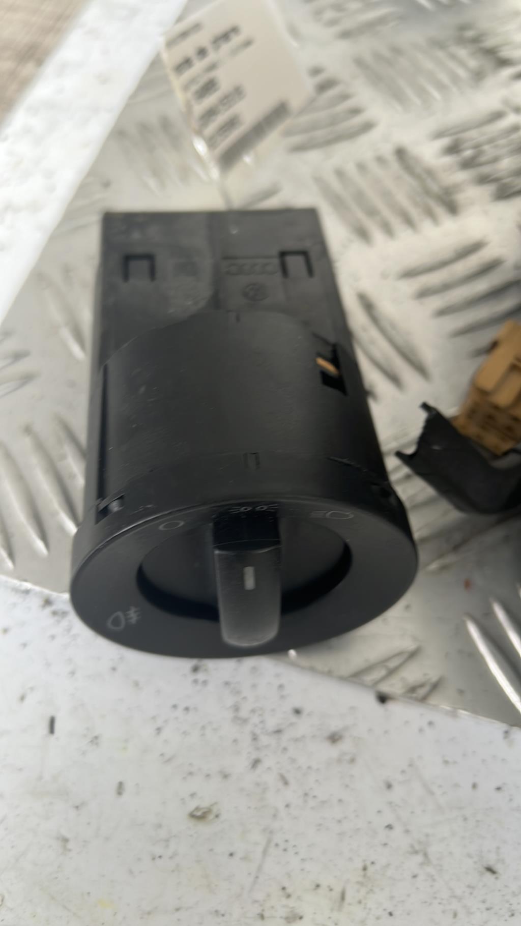 Commande de phare VOLKSWAGEN POLO 4 PHASE 1 Diesel - 1