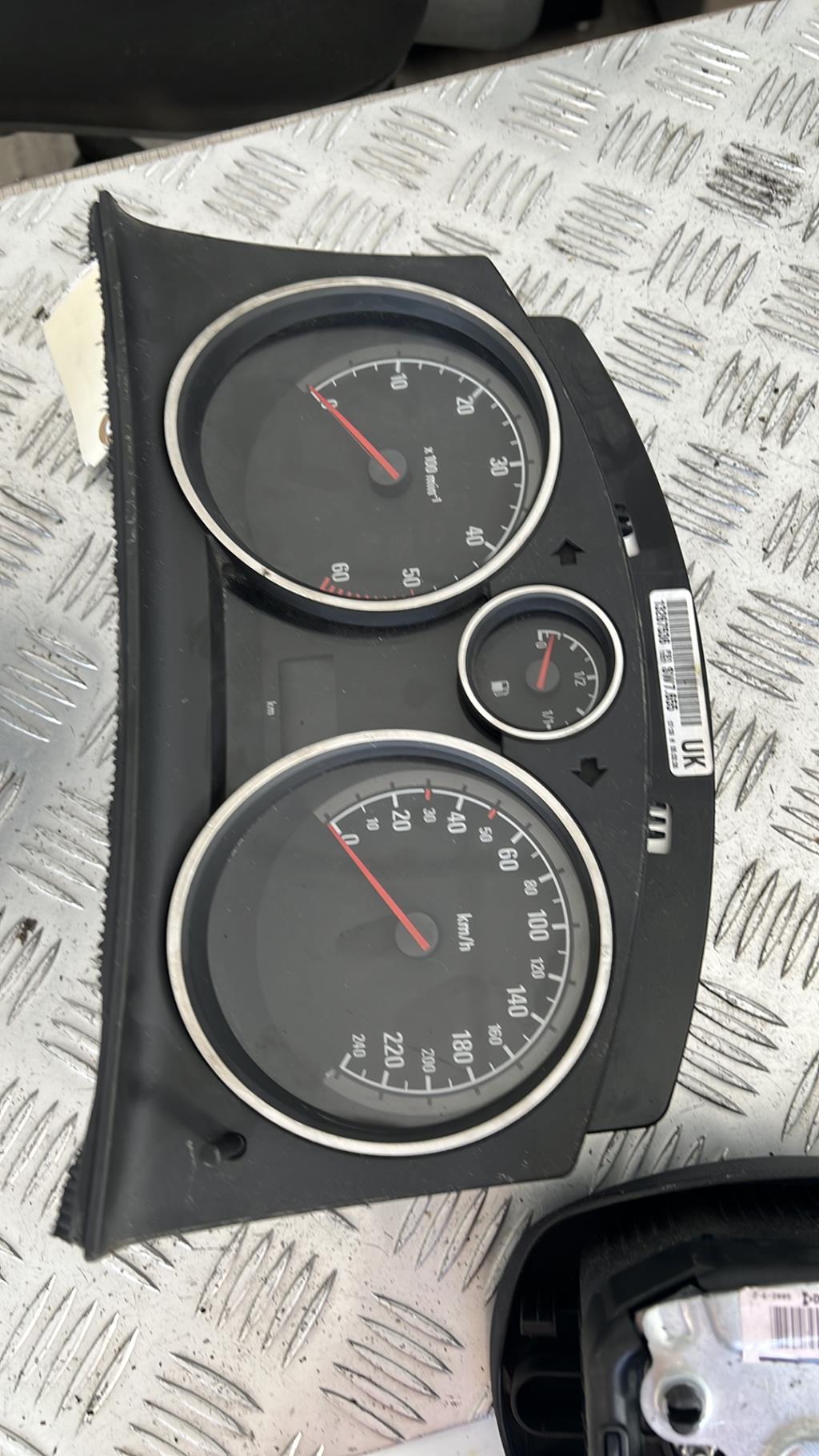 Compteur OPEL ASTRA H TWINTOP CABRIOLET Diesel - 1
