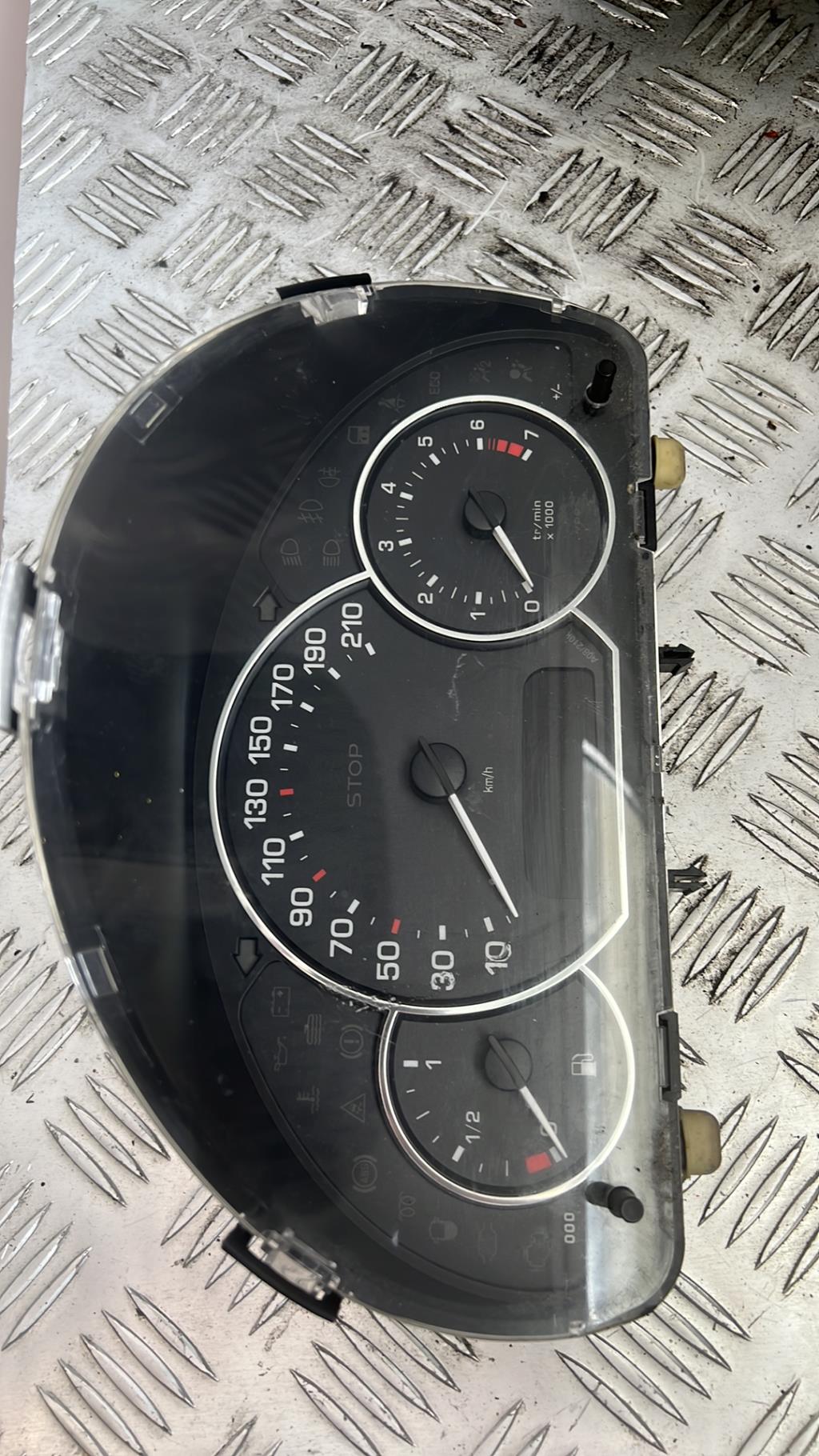 Compteur PEUGEOT 1007 Essence - 1