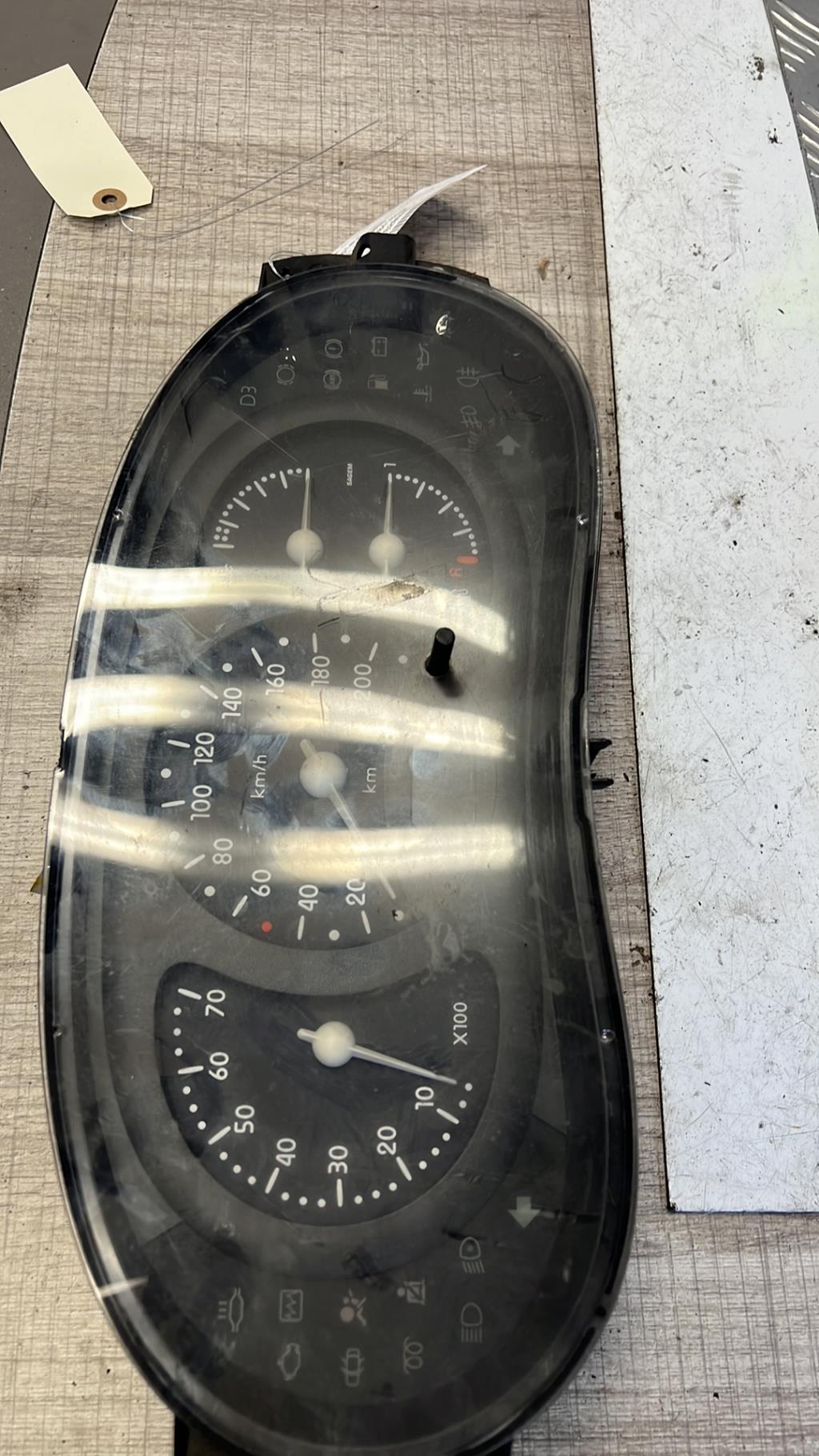 Compteur RENAULT CLIO 2 PHASE 1 Diesel - 1