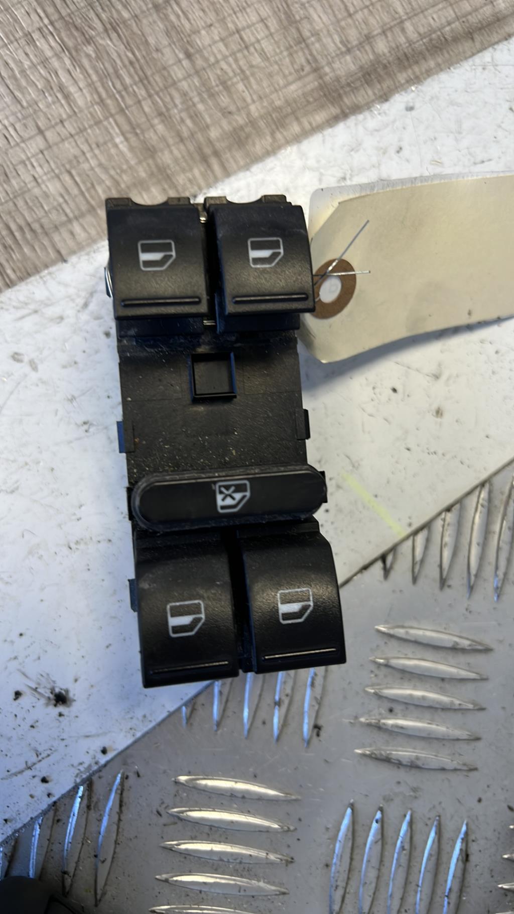 Interrupteur de leve vitre avant gauche SEAT LEON 2 PHASE 1 Diesel - 1