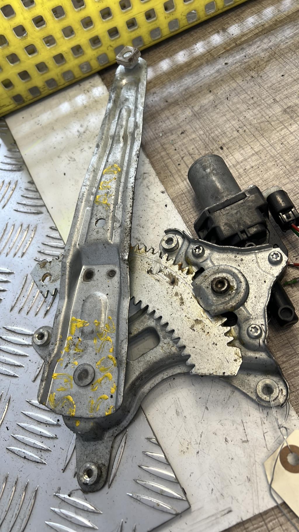 Alzacristalli elettrico posteriore destro SUZUKI SWIFT 4  - 1