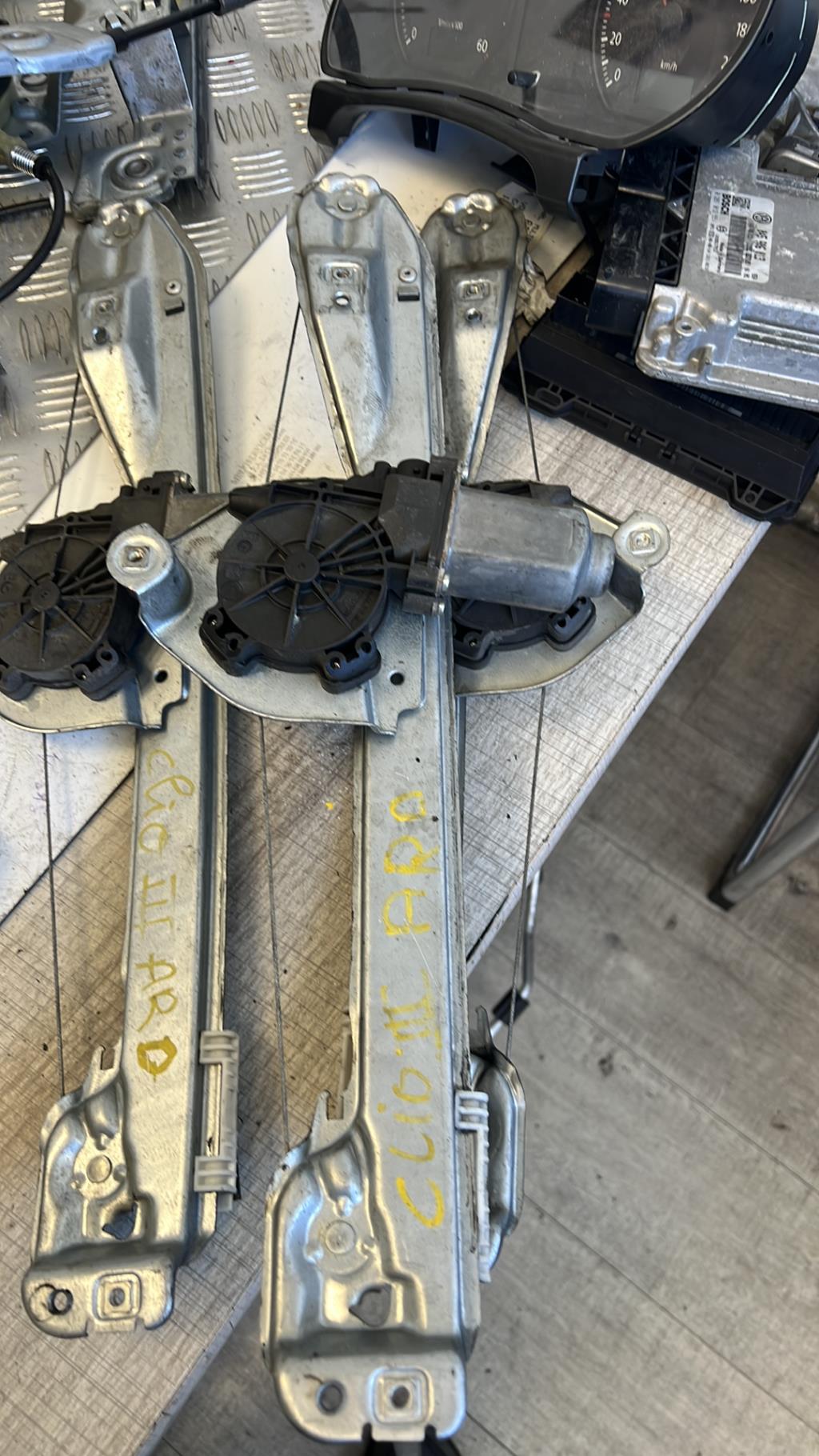 Alzacristalli elettrico posteriore destro RENAULT CLIO 3 PHASE 1 Diésel - 1