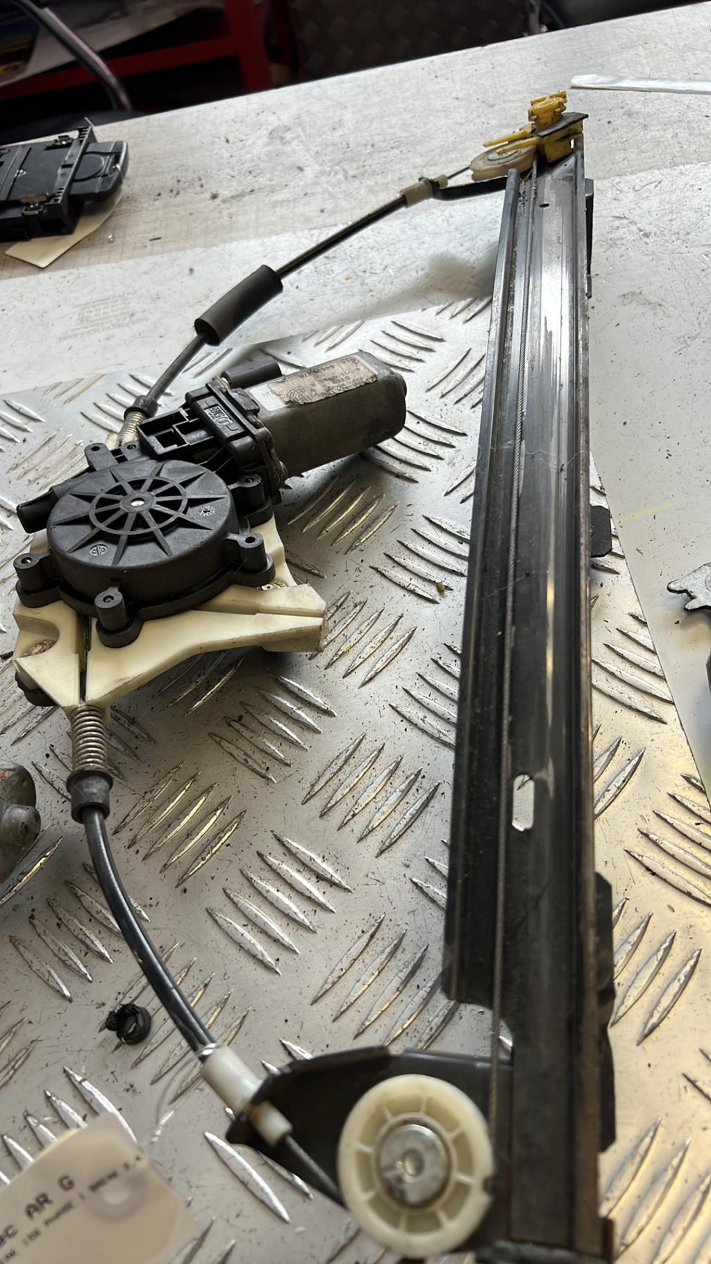 Alzacristalli elettrico posteriore sinistro ALFA ROMEO 156 PHASE 1 BREAK Diésel - 1