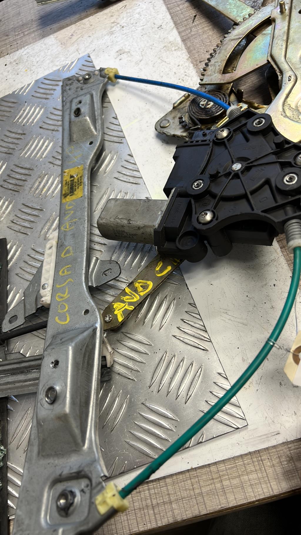 Alzacristalli elettrico anteriore destro OPEL CORSA D PHASE 1 Diésel - 1
