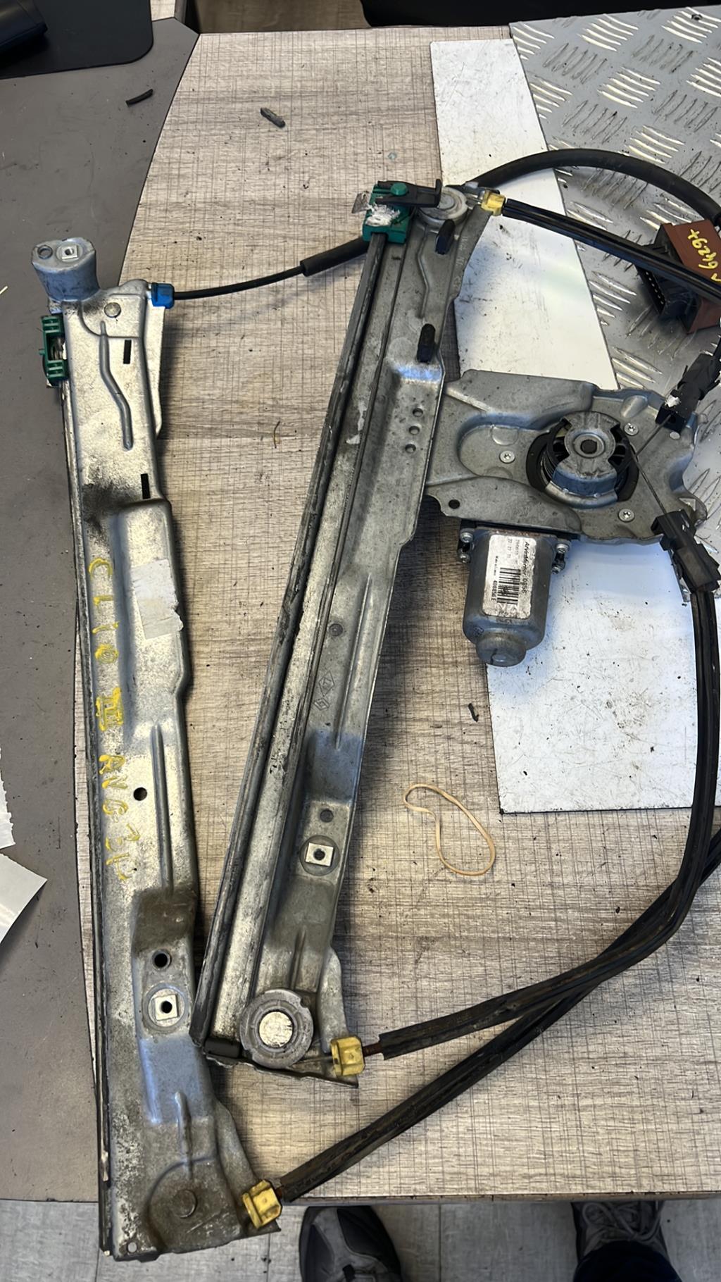 Alzacristalli elettrico anteriore sinistro RENAULT CLIO 3 PHASE 1 Diésel - 1