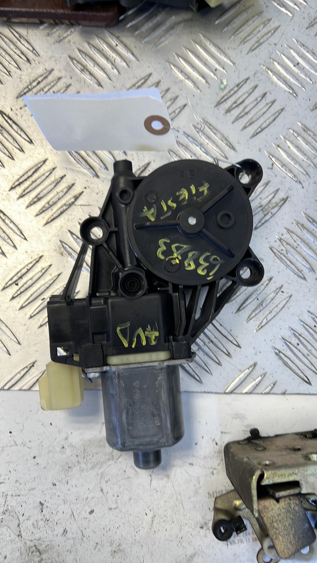 Motore alzacristalli anteriore destro FORD FIESTA 6 PHASE 1 Diésel - 1