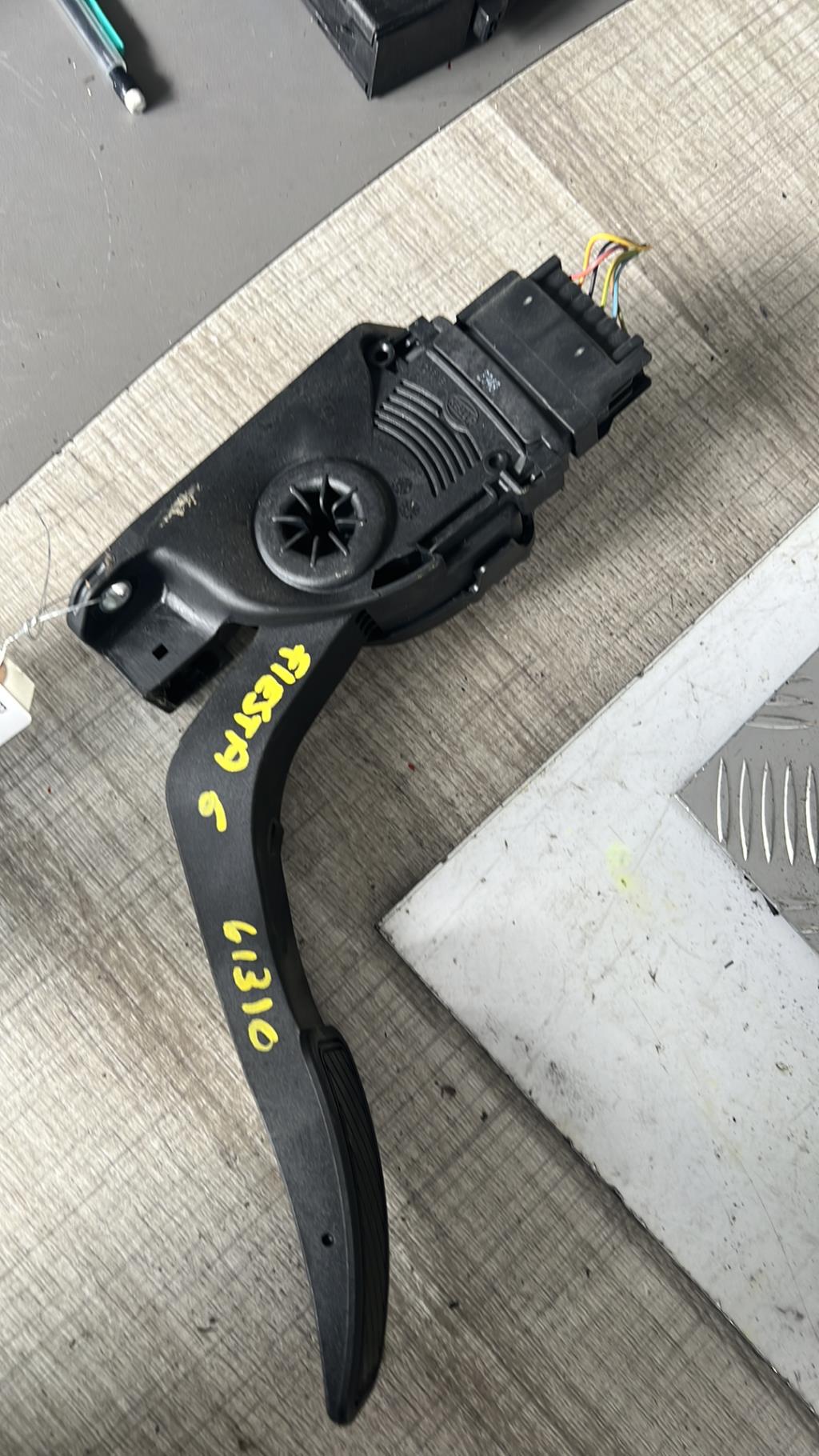 Pedale acceleratore FORD FIESTA 6 PHASE 1 Diésel - 1