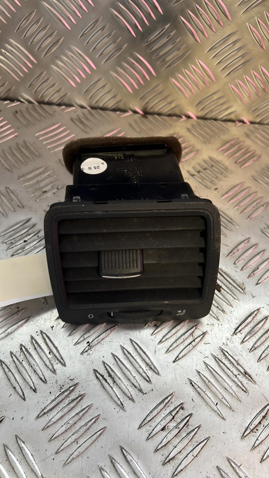 Bocchetta aerazione cruscotto anteriore sinistra VOLKSWAGEN GOLF 5 Gasolina - 1