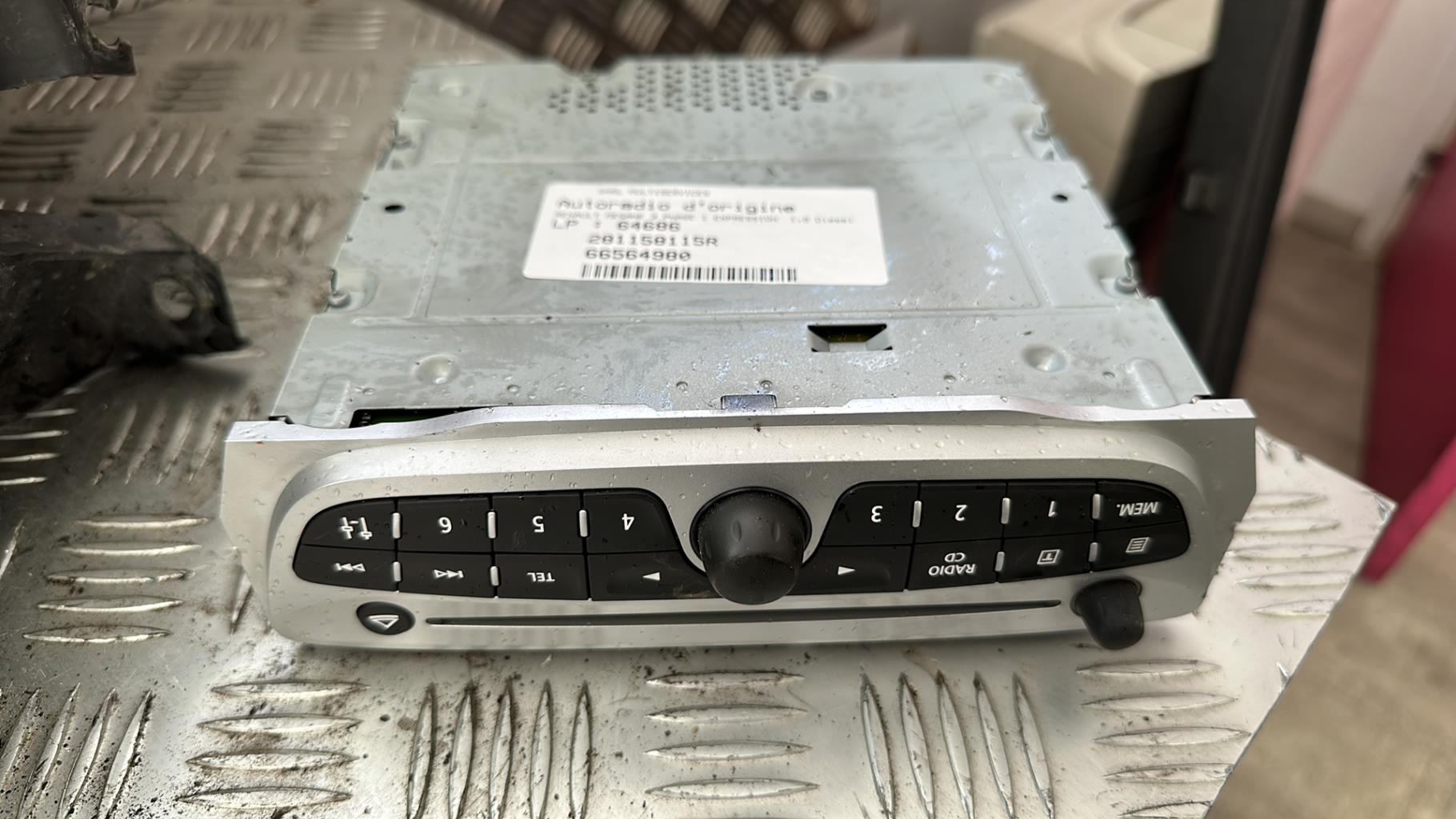 Autoradio originale RENAULT MEGANE 3 PHASE 1 Diésel - 1