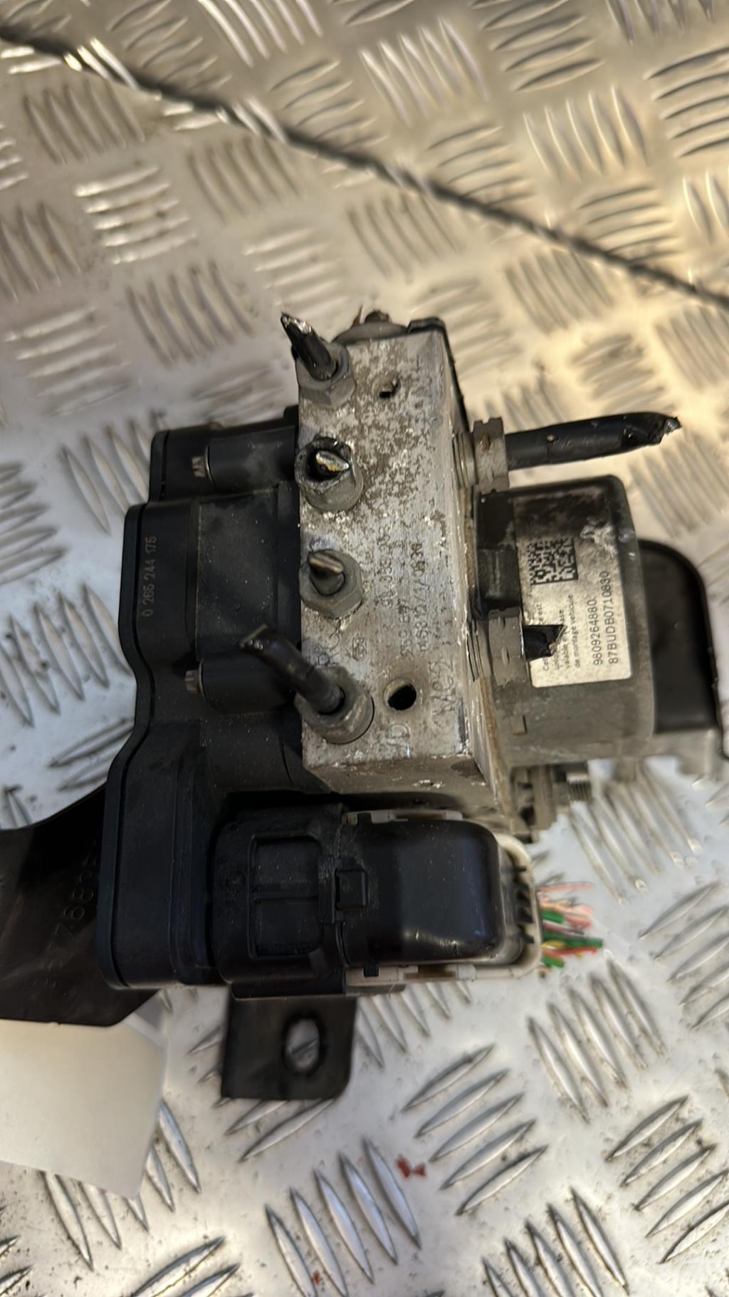 Blocco ABS (antibloccaggio freni) PEUGEOT 308 2 PHASE 1 Diésel - 1