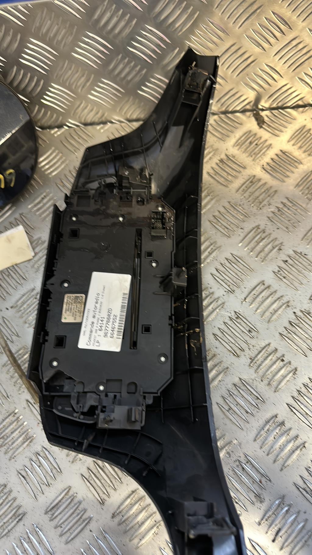 Commande autoradio PEUGEOT 308 2 PHASE 1 Diesel - 1