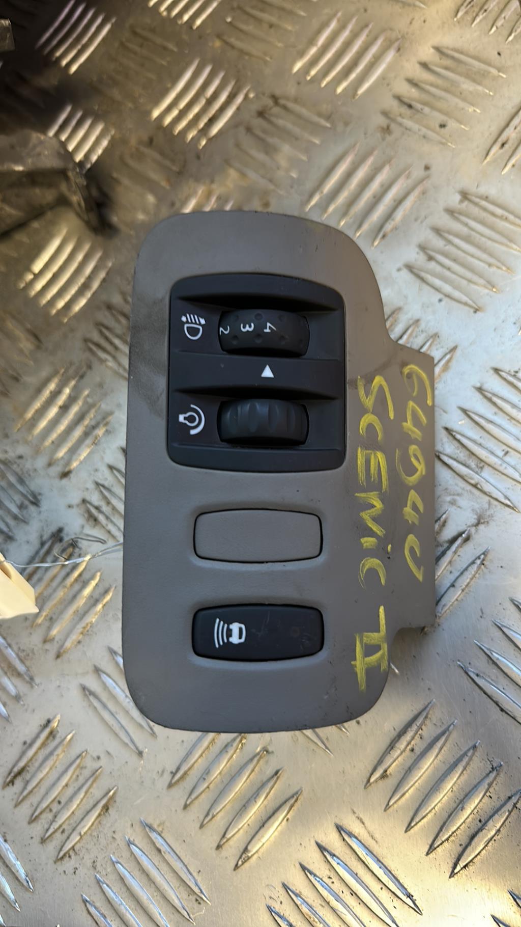 Commande de reglage hauteur de phare RENAULT SCENIC 2 PHASE 1 Essence - 1