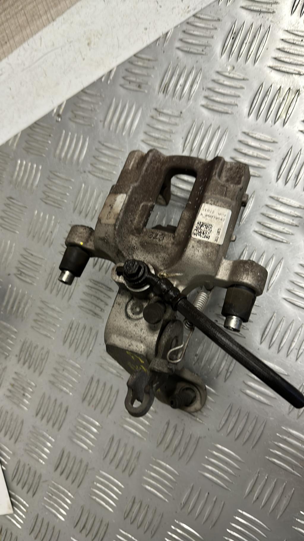 Pinza freni posteriore sinistra PEUGEOT 308 2 PHASE 1 Diésel - 1