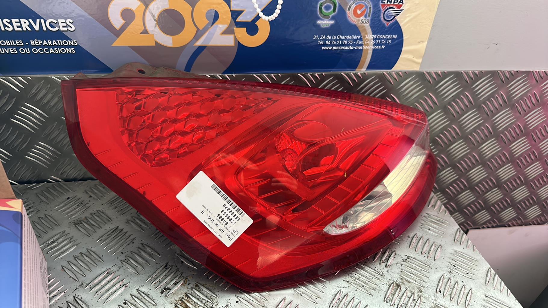 Fanale posteriore principale sinistro (luci) FORD FIESTA 6 PHASE 1 Diésel - 1