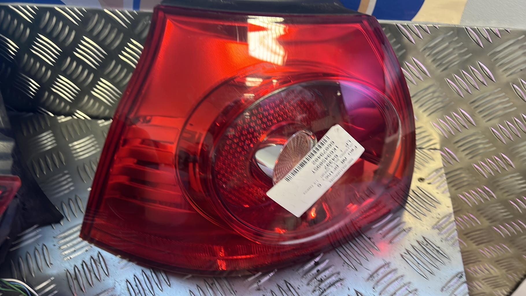 Fanale posteriore principale sinistro (luci) VOLKSWAGEN GOLF 5 Gasolina - 1