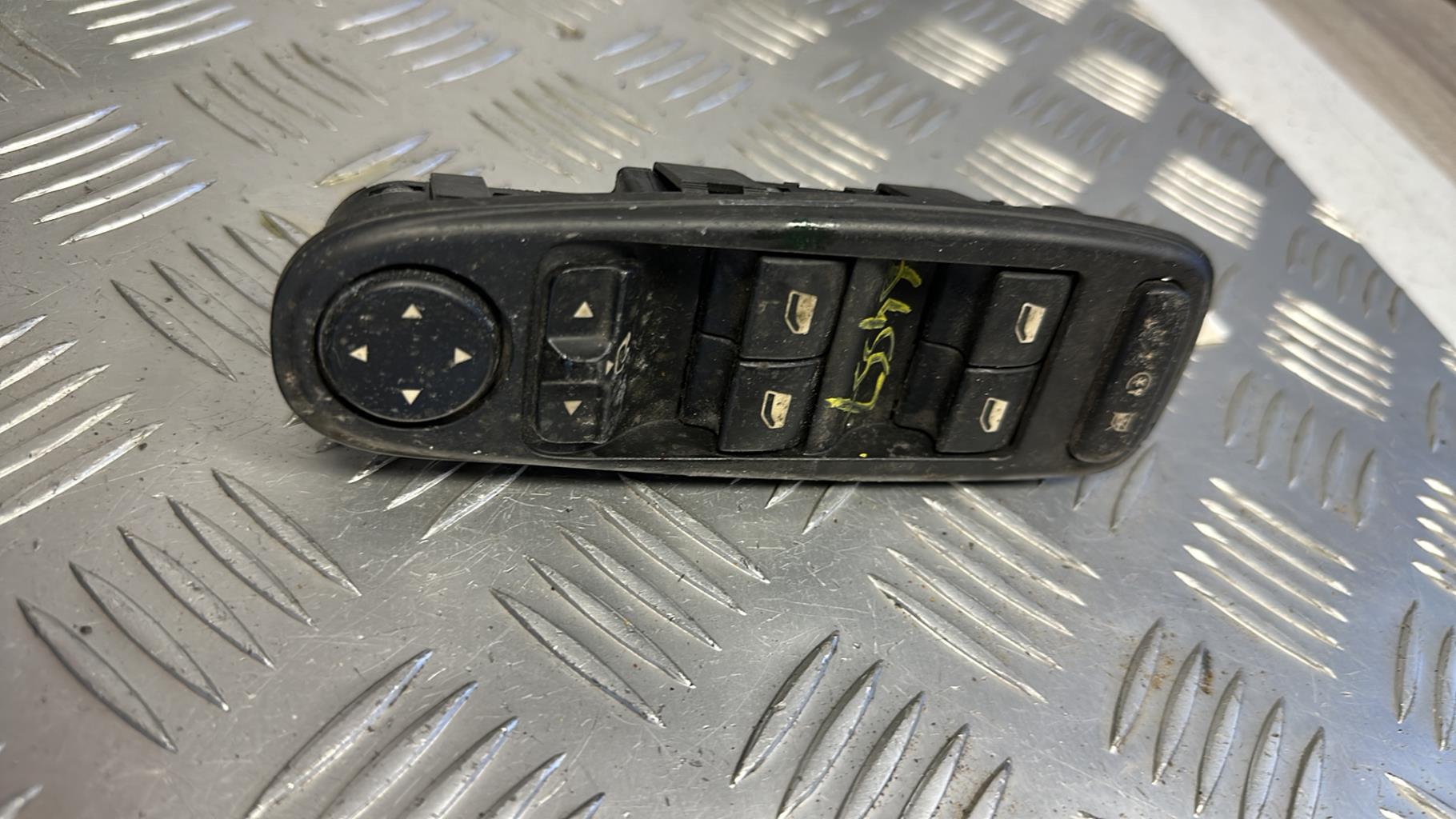 Interruttore lavacristalli anteriore sinistro CITROEN C4 GRAND PICASSO 1 Diésel - 1