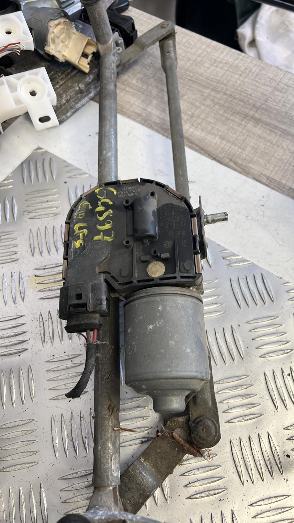Motore tergicristallo anteriore VOLKSWAGEN GOLF 5 Gasolina - 1