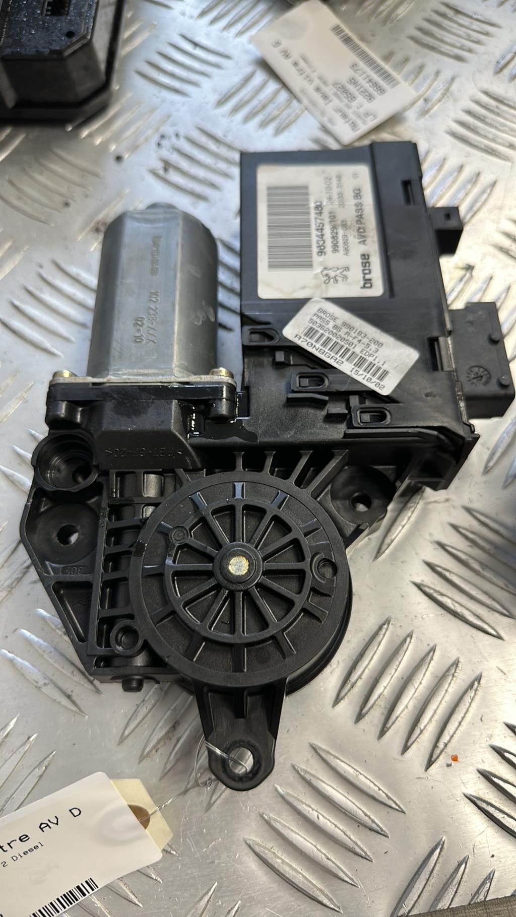 Motore alzacristalli anteriore destro PEUGEOT 307 PHASE 1 BREAK Diésel - 1