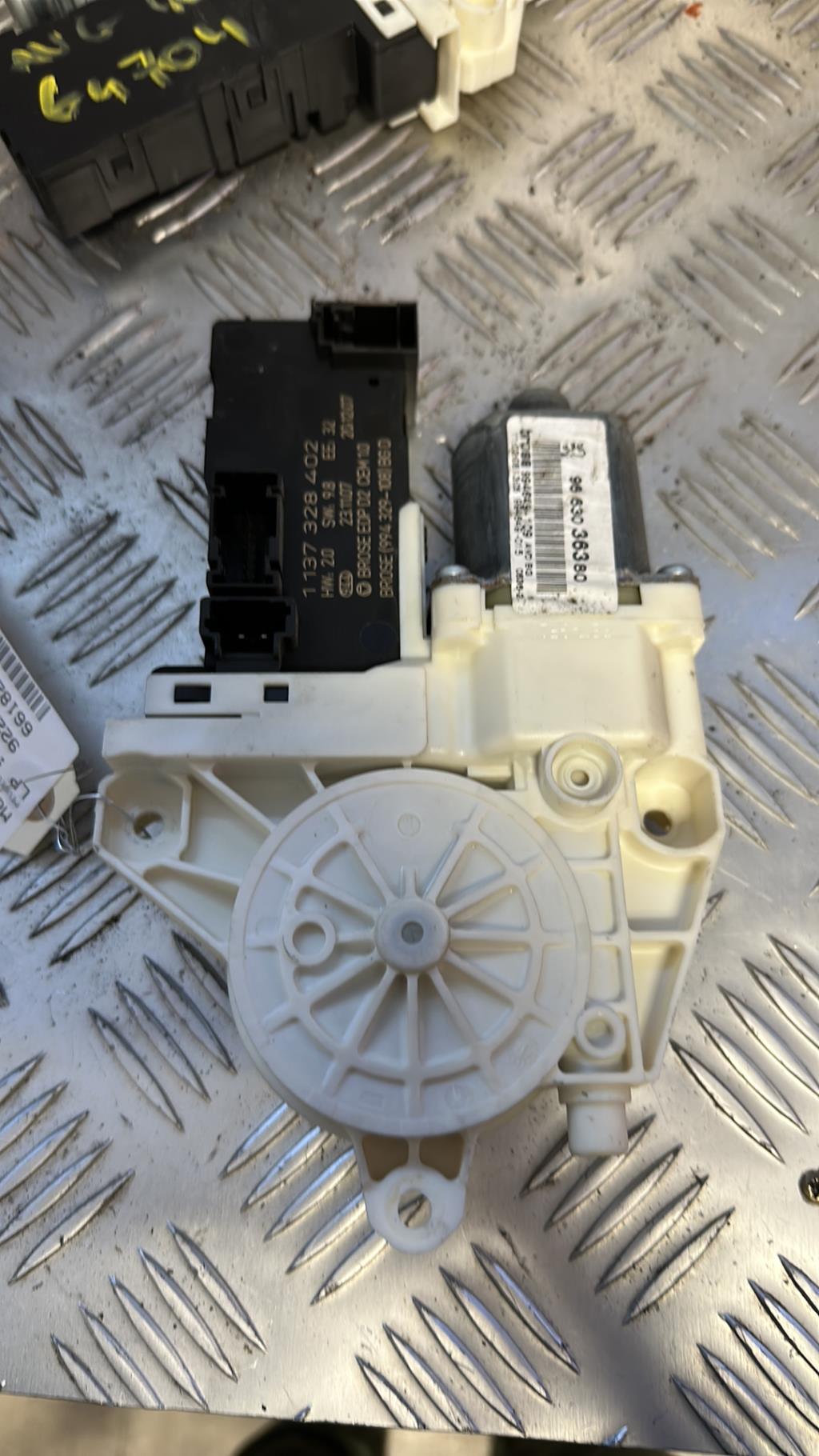 Motore alzacristalli anteriore destro PEUGEOT 407 PHASE 1 Gasolina - 1