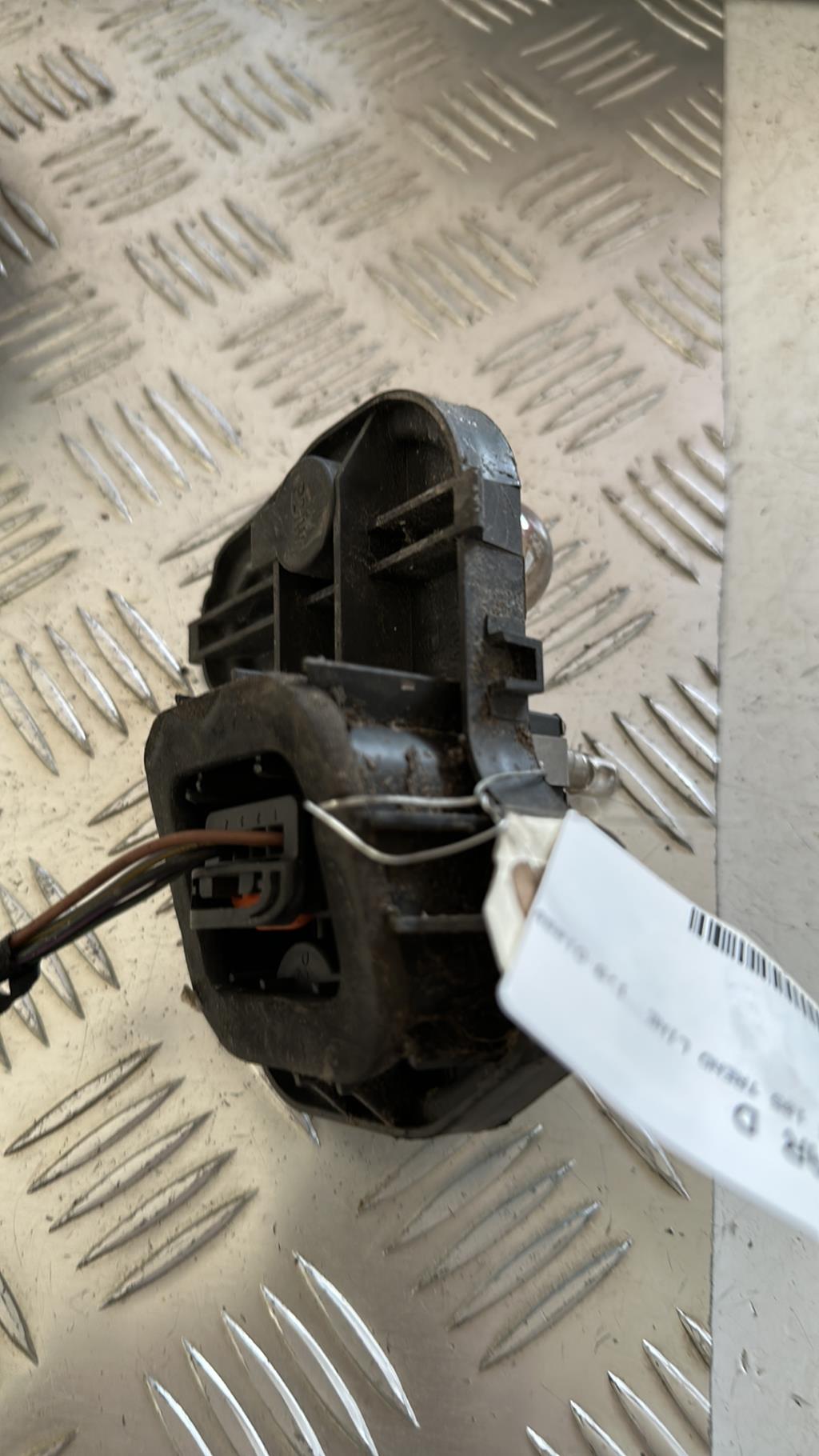Base portalampade fanale posteriore destro VOLKSWAGEN GOLF 5 Diésel - 1