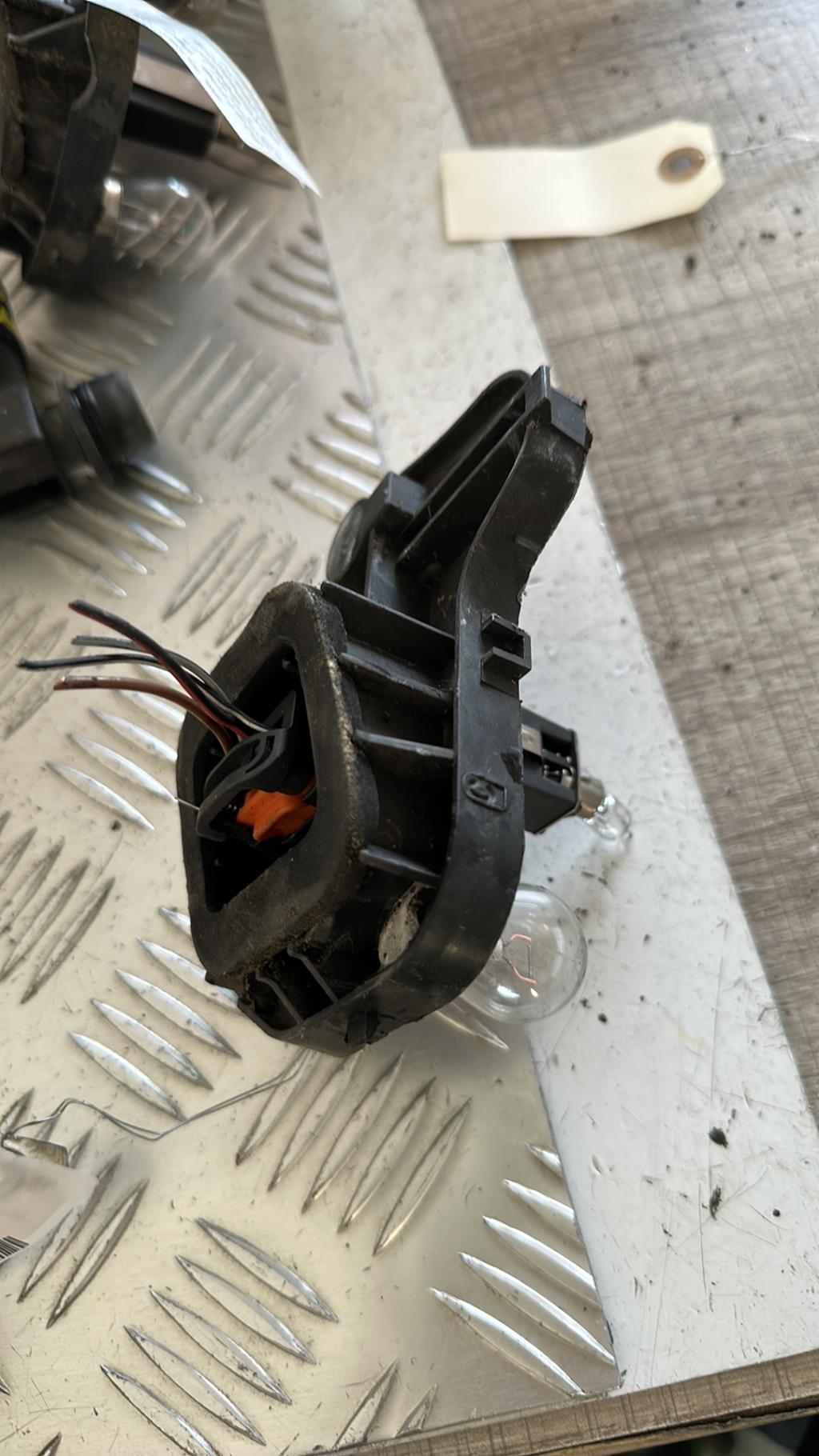 Base portalampade fanale posteriore sinistro VOLKSWAGEN GOLF 5 Diésel - 1