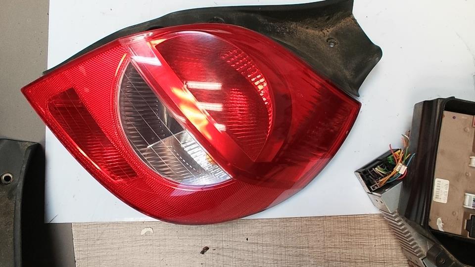 Fanale posteriore principale destro (luci) RENAULT CLIO 3 PHASE 1 Diésel - 1