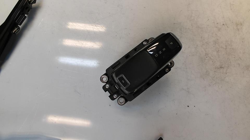 Levier de vitesses PEUGEOT 208 2 Essence - 1