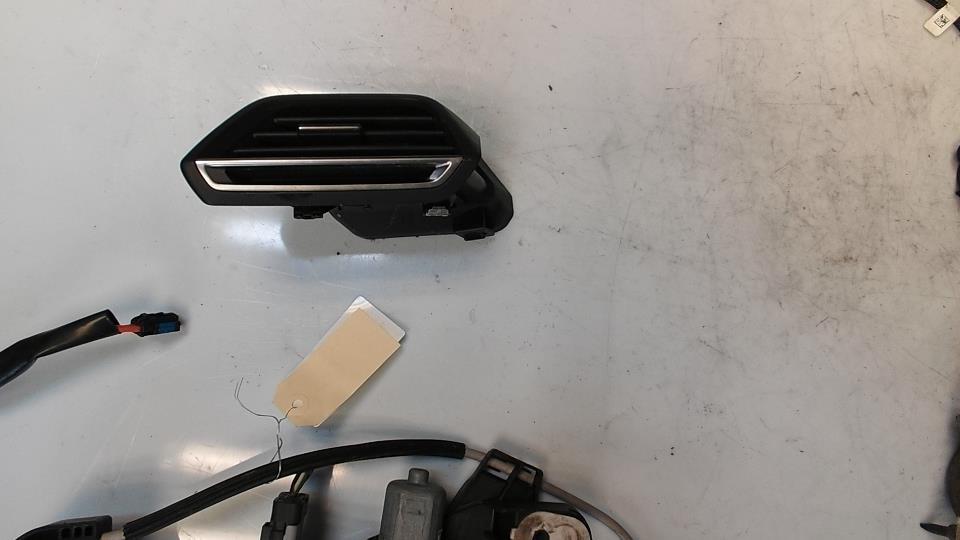 Bocchetta aerazione cruscotto anteriore destra PEUGEOT 208 2 Gasolina - 1