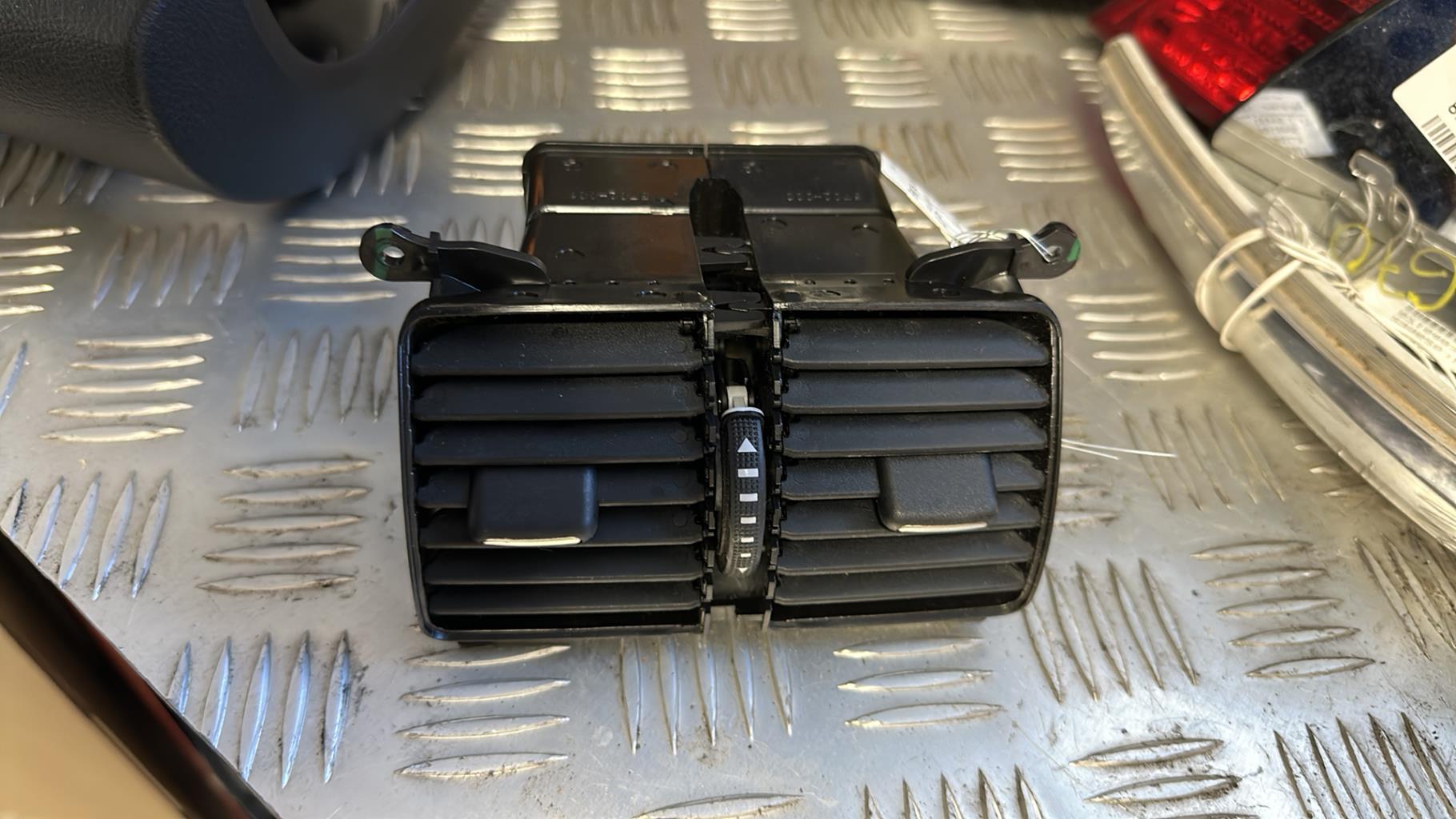 Bocchetta aerazione cruscotto VOLKSWAGEN PASSAT 6 BREAK Diésel - 1