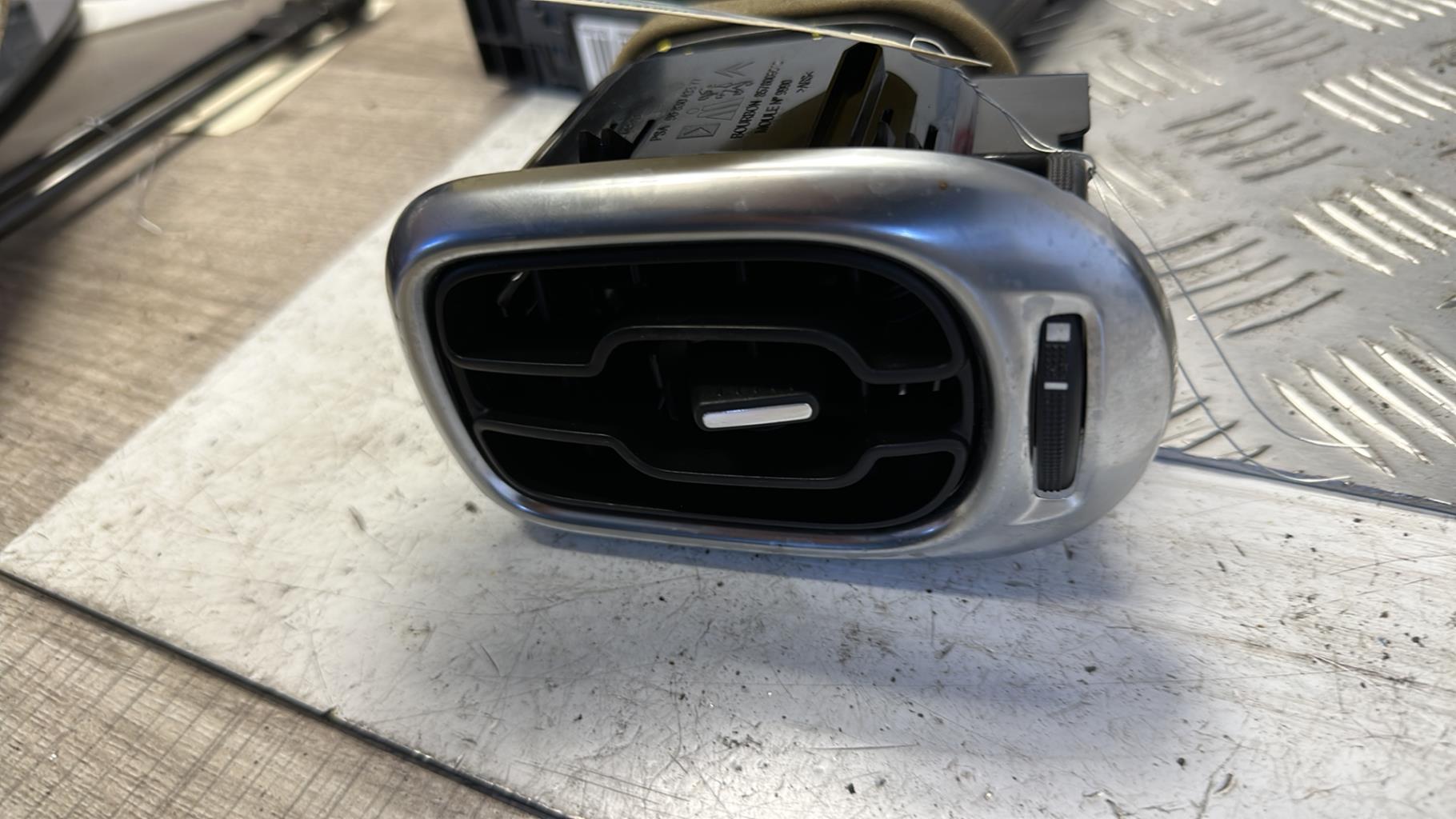 Bocchetta aerazione cruscotto anteriore destra CITROEN C3 PICASSO PHASE 1  - 1