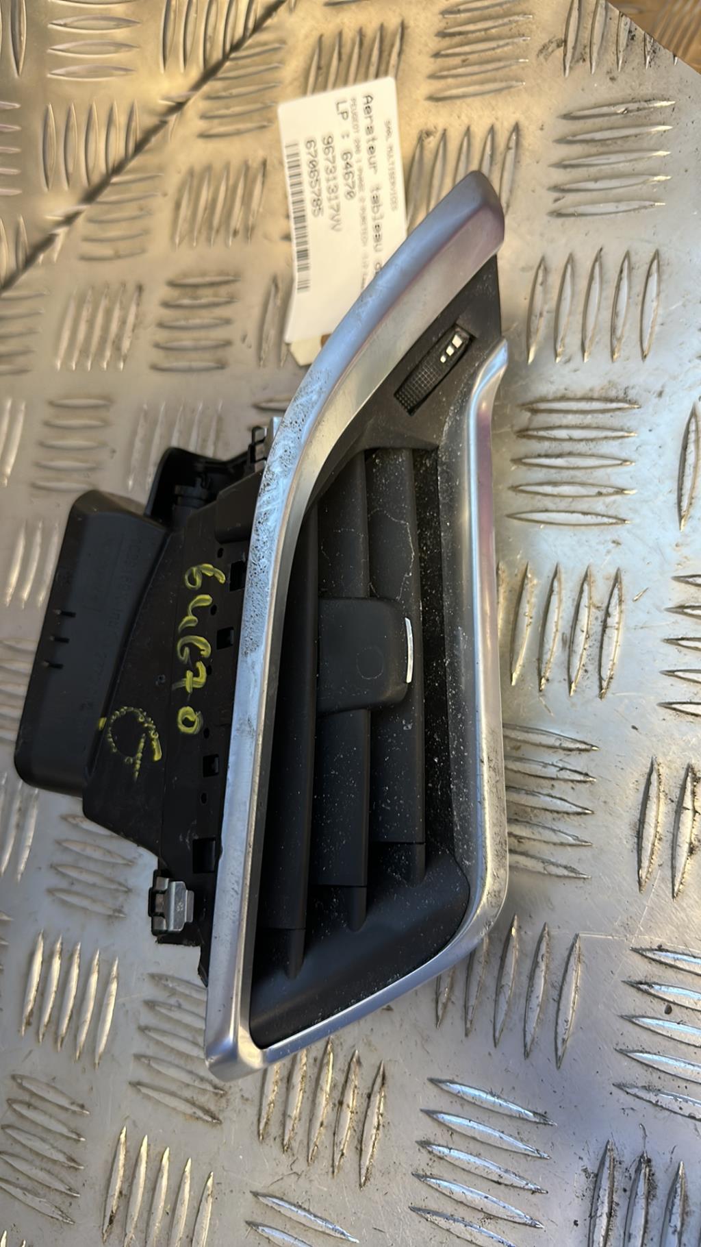 Bocchetta aerazione cruscotto anteriore sinistra PEUGEOT 208 1 PHASE 2 Gasolina - 1