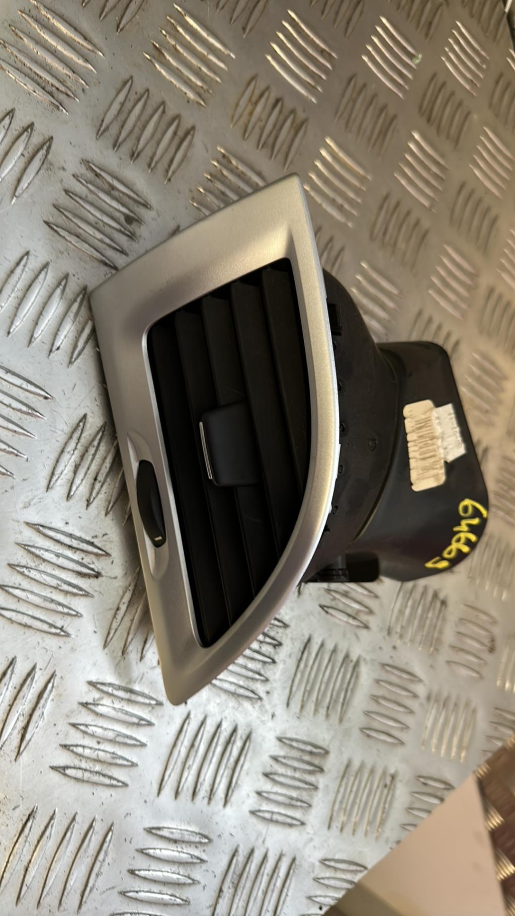 Bocchetta aerazione cruscotto anteriore sinistra RENAULT MEGANE 3 PHASE 2 Diésel - 1