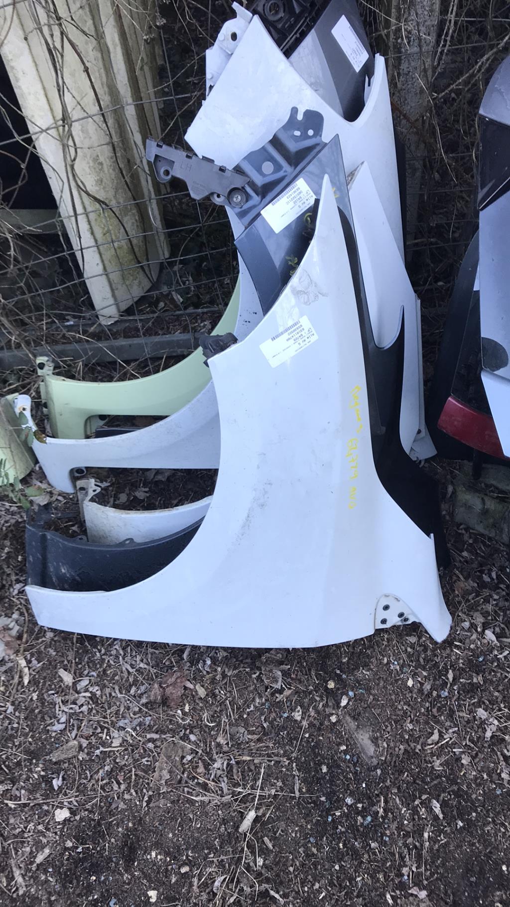 Parafango anteriore sinistro RENAULT MEGANE 3 PHASE 1 Diésel - 1