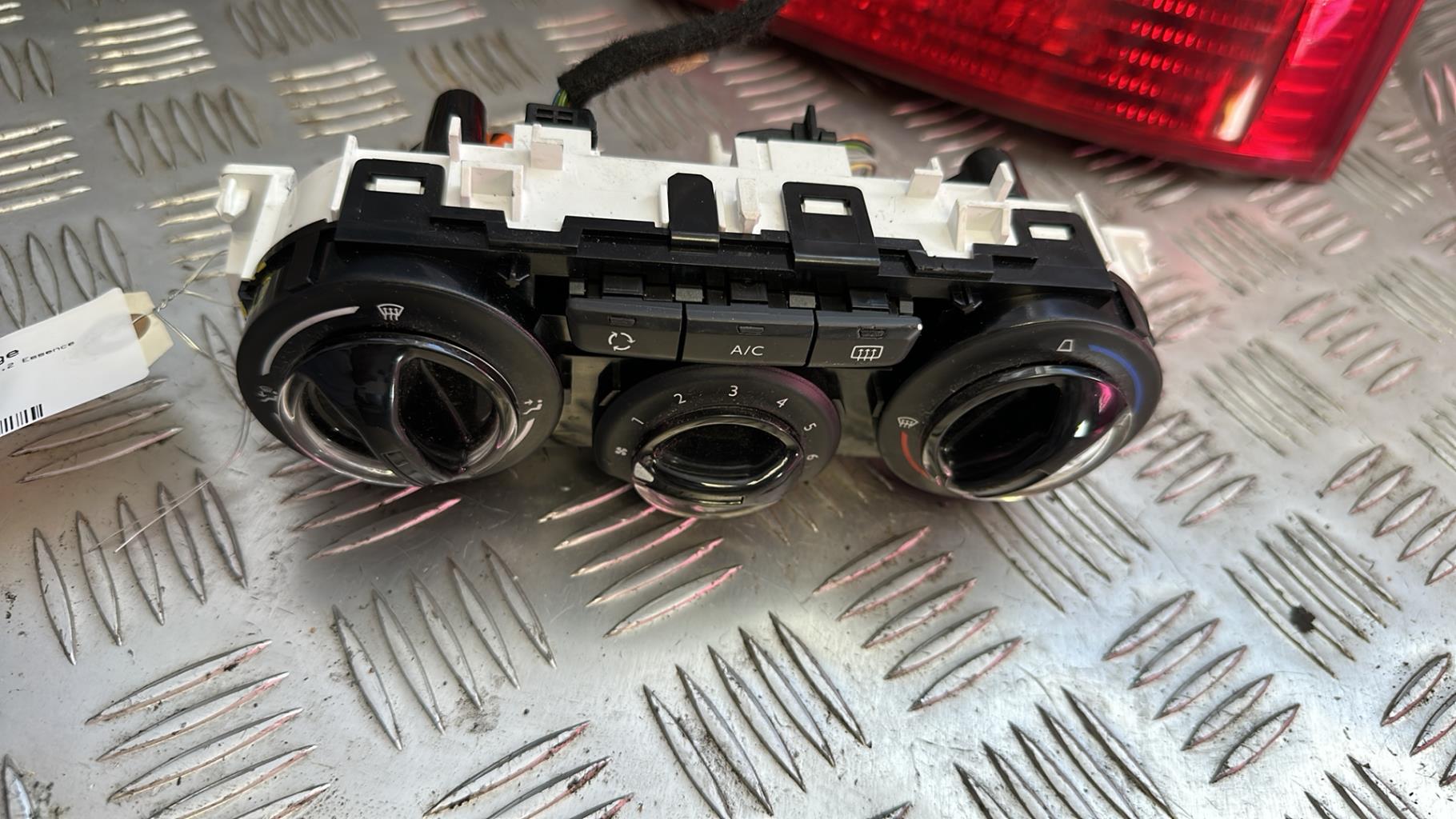 Commande chauffage PEUGEOT 208 1 PHASE 2 Essence - 1