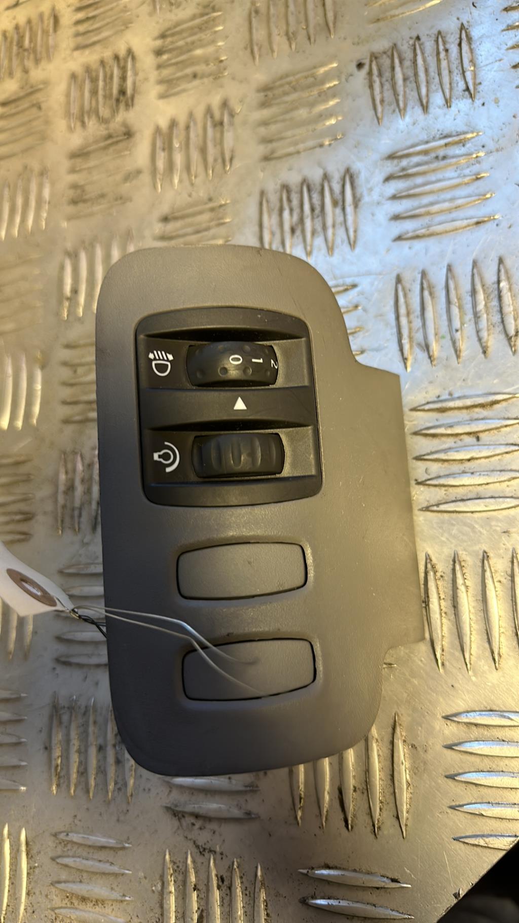 Commande de reglage hauteur de phare RENAULT SCENIC 2 PHASE 1 Diesel - 1