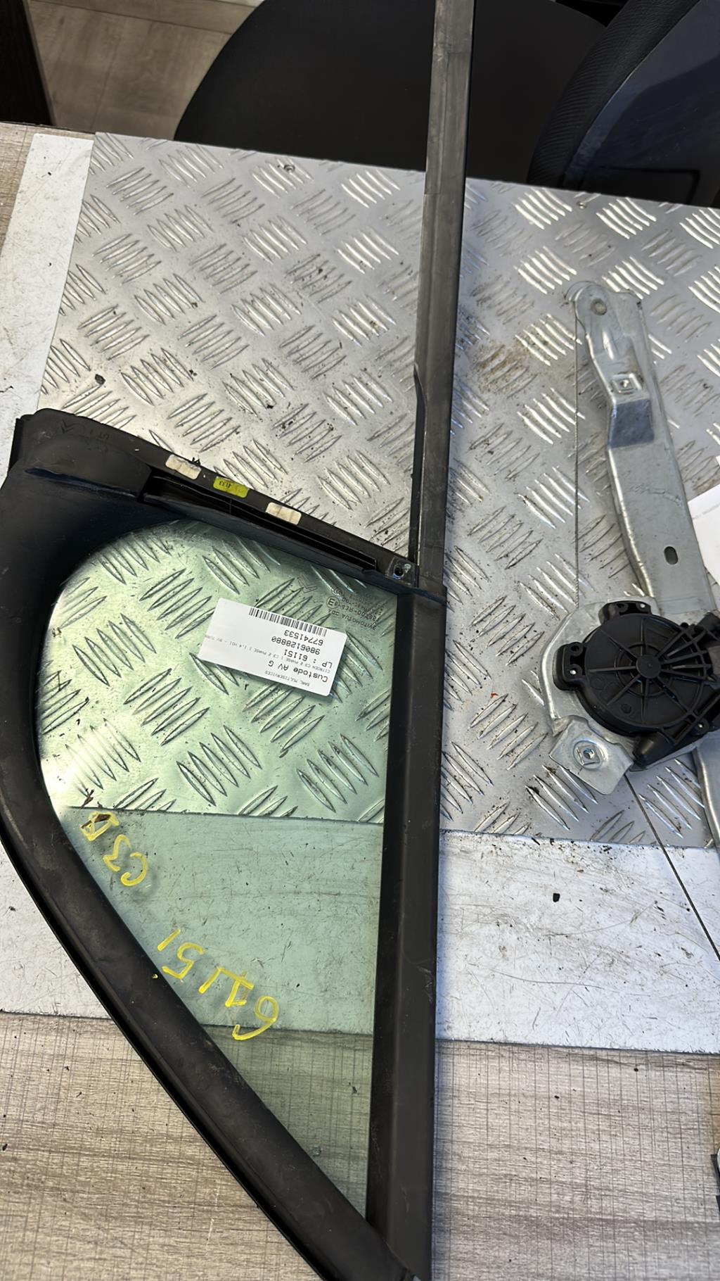 Ventanilla triangular delantera izquierda (puerta) CITROEN C3 2 PHASE 1 Diésel - 1