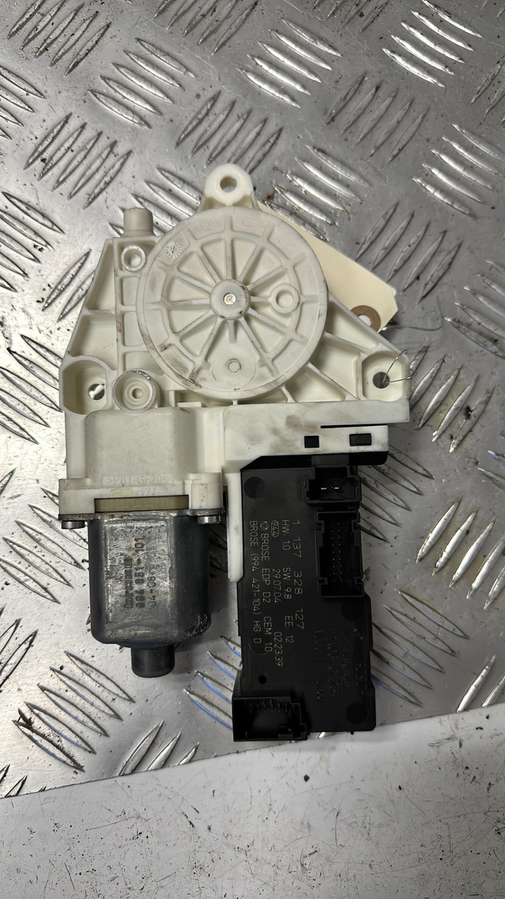 Motore alzacristalli anteriore destro PEUGEOT 407 PHASE 1 Diésel - 1